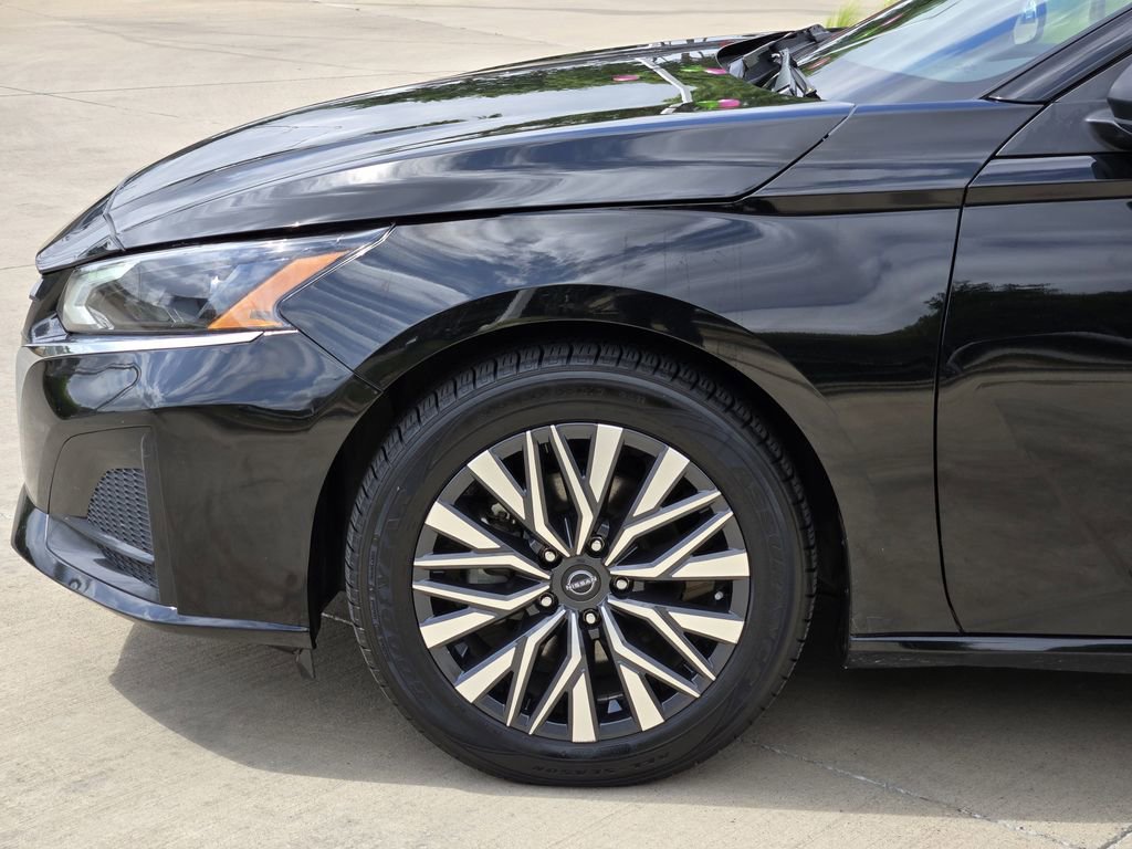 Used 2024 Nissan Altima 2.5 SV FWD image 6