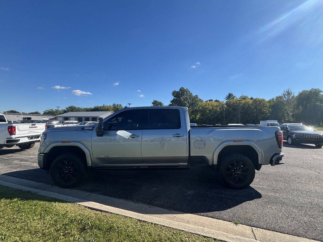 Used 2025 GMC Sierra 2500 AT4 w/ AT4 Premium Plus Package AWD/4WD image 1