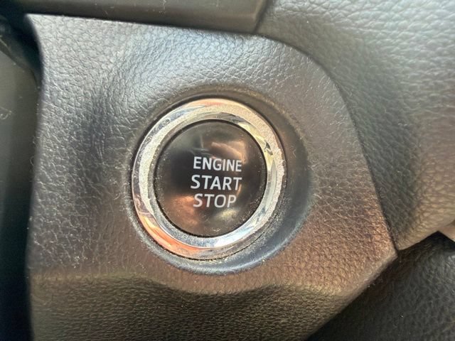 Used 2019 Toyota RAV4 XLE w/ Carpet Mat Package AWD/4WD image 37
