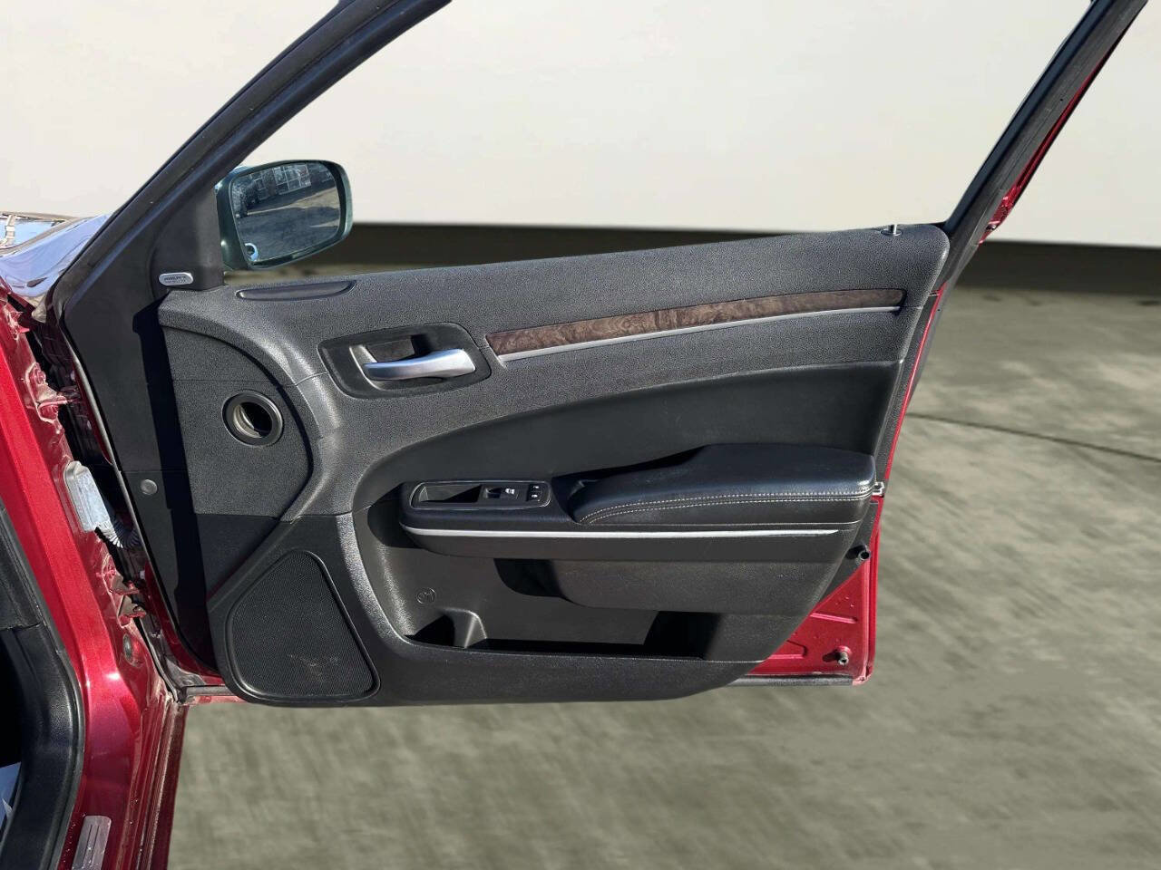 Used 2019 Chrysler 300 Limited image 23