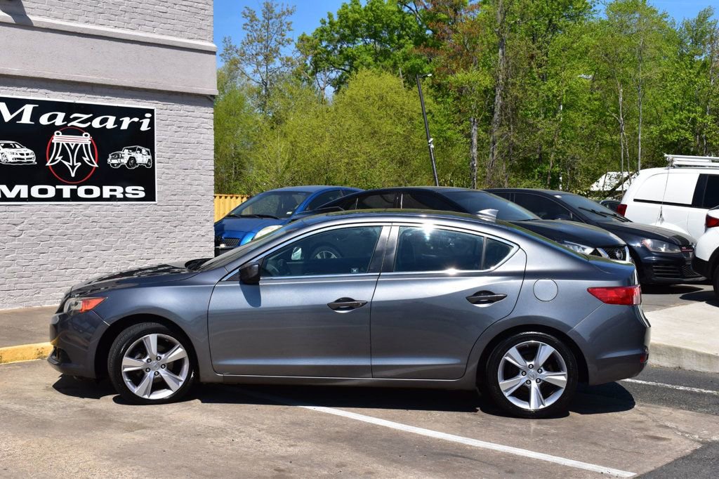Used 2013 Acura ILX w/ Technology Package FWD image 3
