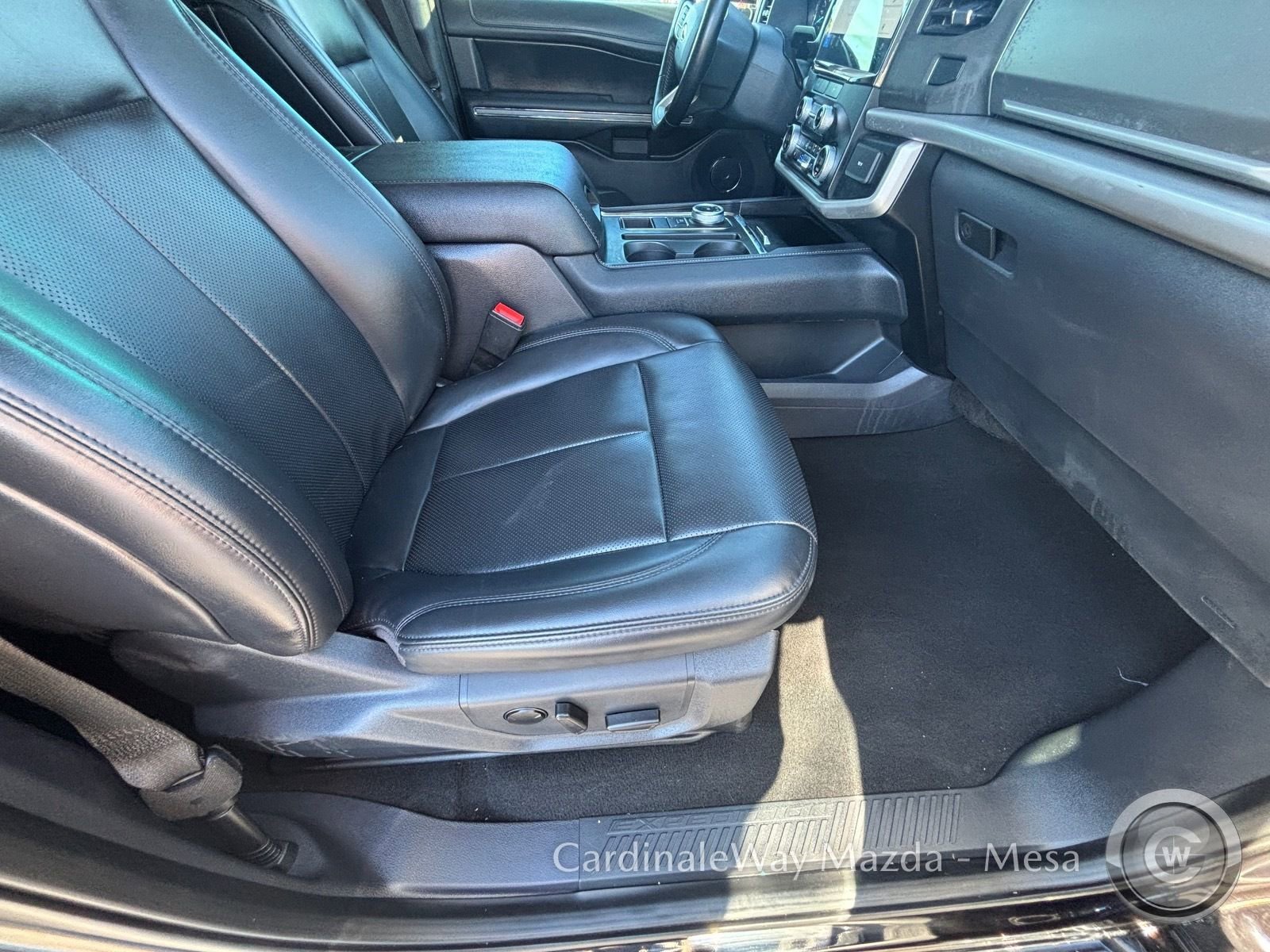 Used 2024 Ford Expedition XLT image 11