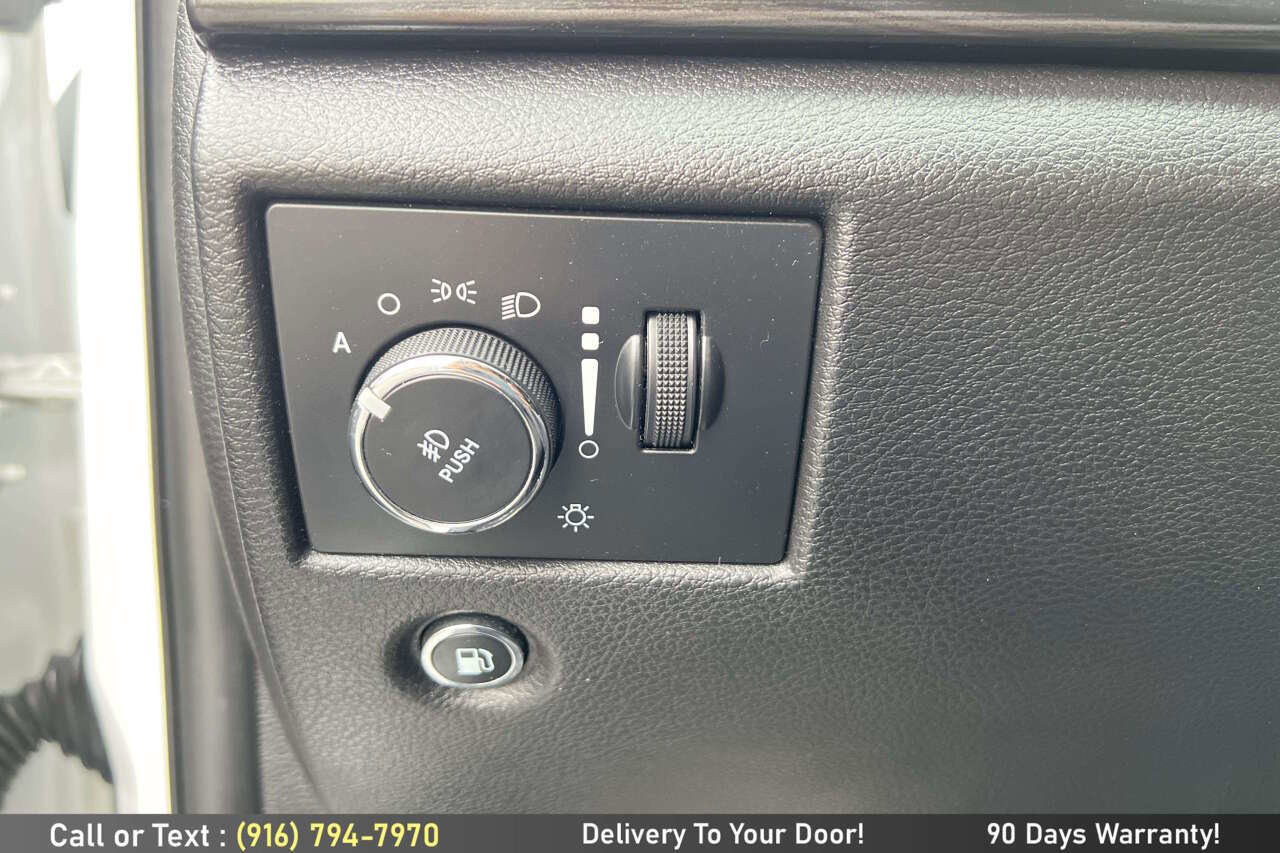 Used 2019 Jeep Grand Cherokee Laredo w/ Security & Convenience Group AWD/4WD image 20