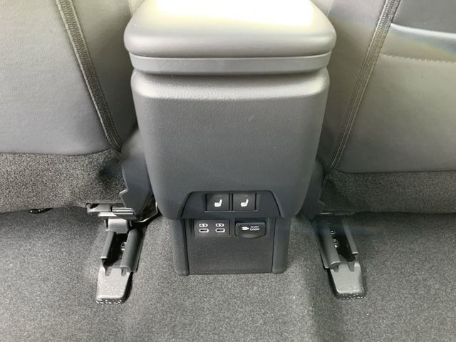 New 2025 Toyota Prius Plug-In Hybrid FWD image 33