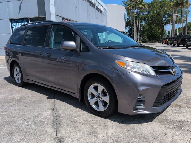 Used 2018 Toyota Sienna LE FWD image 2