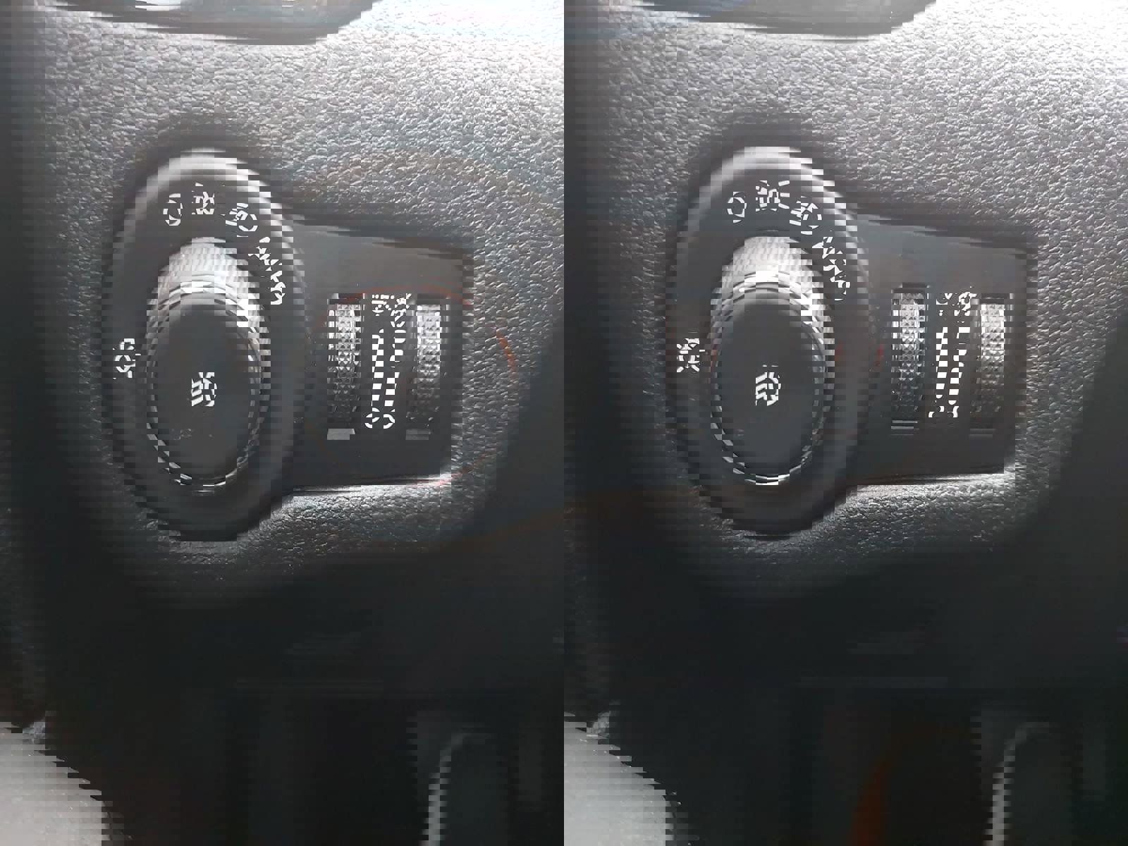 Used 2020 Jeep Cherokee Latitude Plus image 24