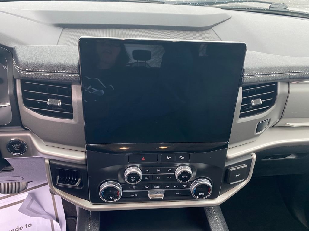 Used 2022 Ford Expedition XLT image 25