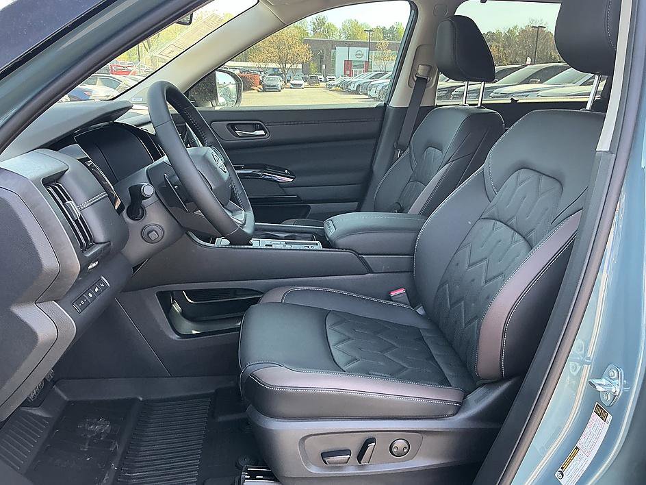 New 2026 Nissan Pathfinder Platinum image 9