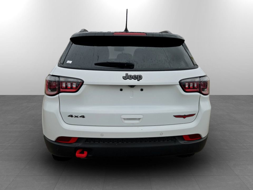 Used 2025 Jeep Compass Trailhawk image 7