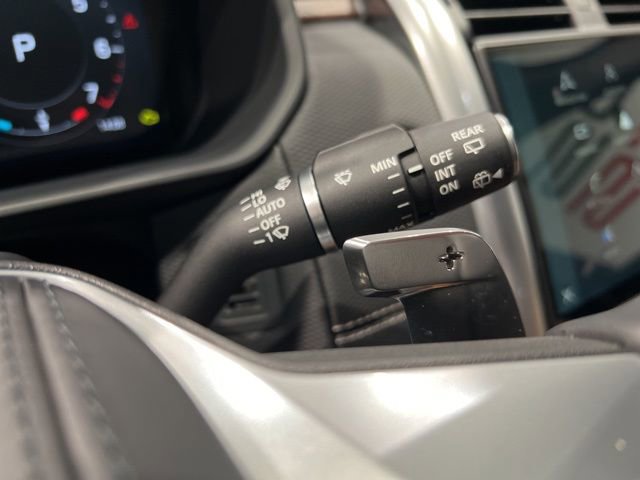 Used 2024 Land Rover Discovery Dynamic SE AWD/4WD image 28