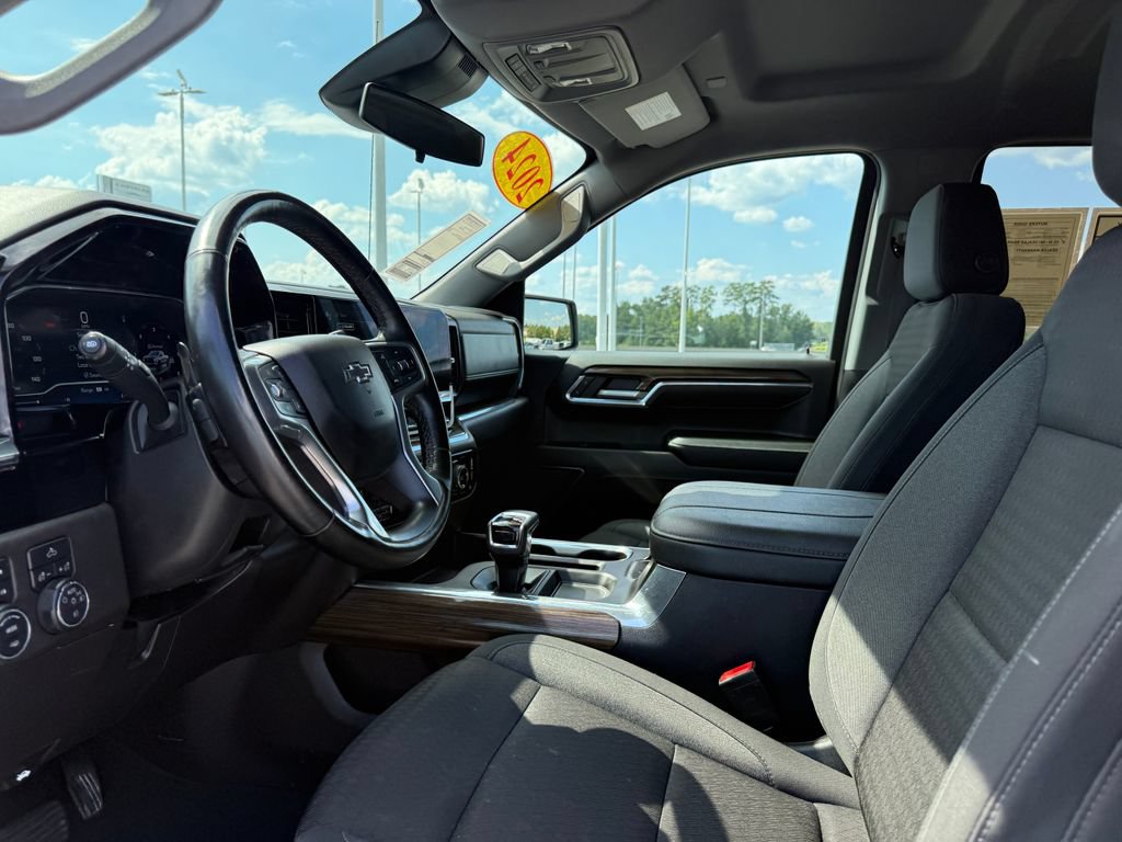 Used 2024 Chevrolet Silverado 1500 LT Trail Boss w/ Protection Package AWD/4WD image 4