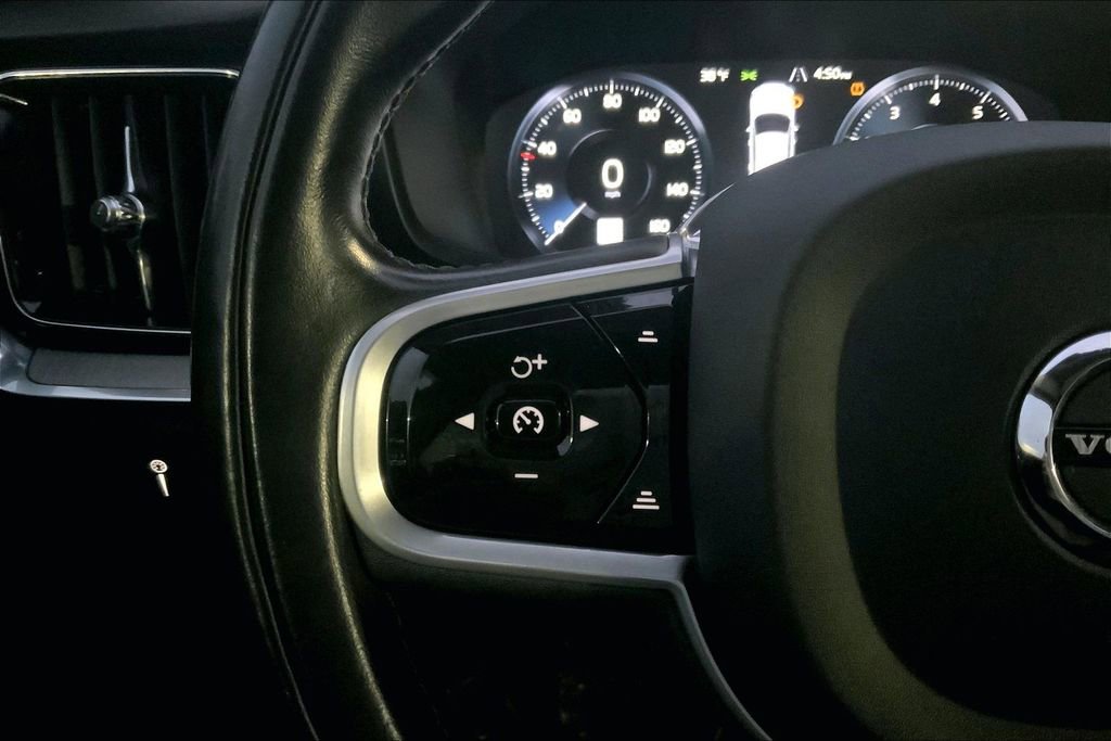 Used 2022 Volvo V60 T5 Cross Country image 24