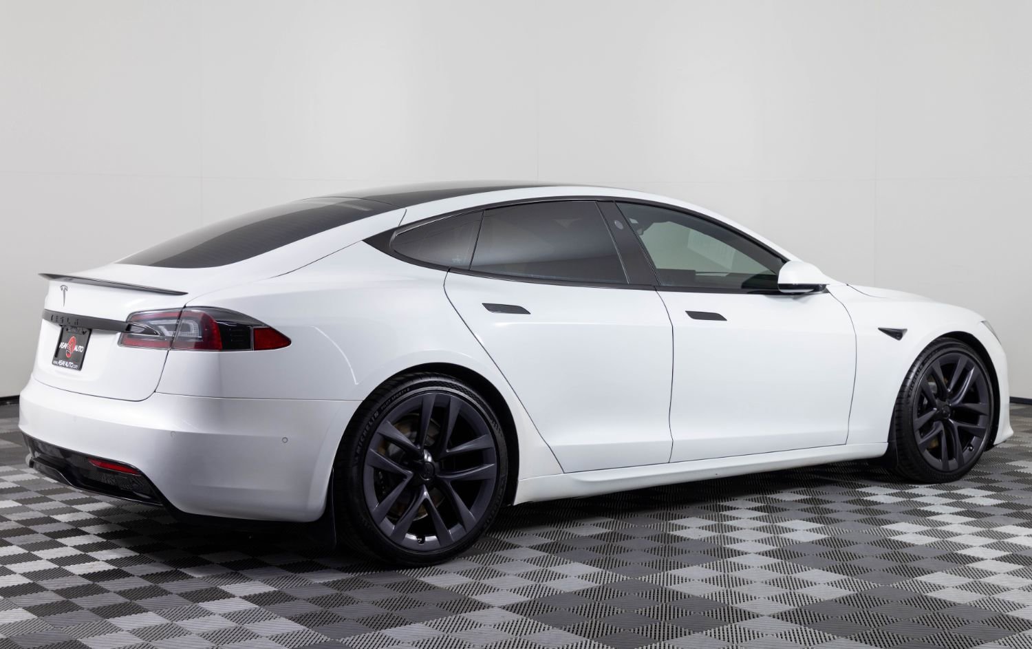 Used 2021 Tesla Model S Plaid image 8