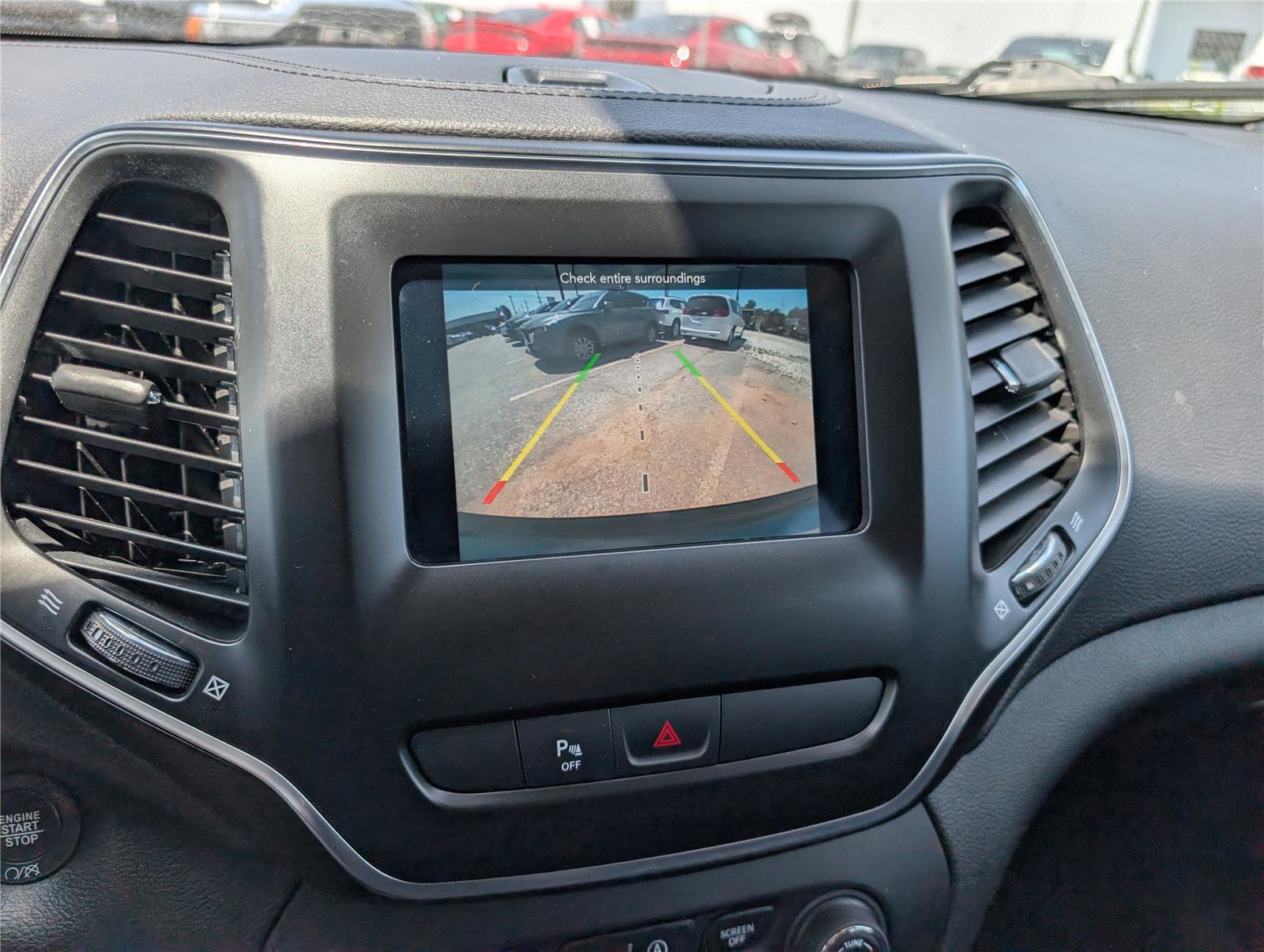 Used 2019 Jeep Cherokee Latitude Plus w/ Comfort/Convenience Group AWD/4WD image 30