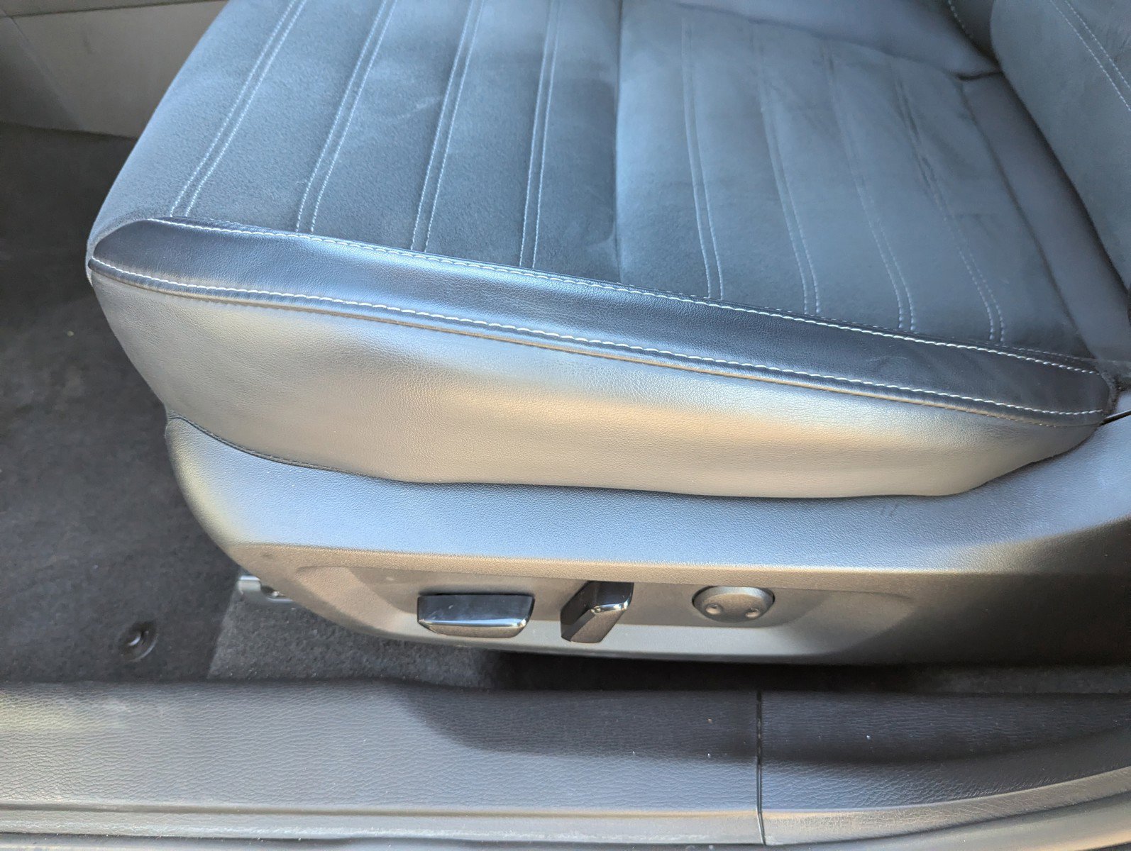 Used 2024 Mitsubishi Outlander SE image 32