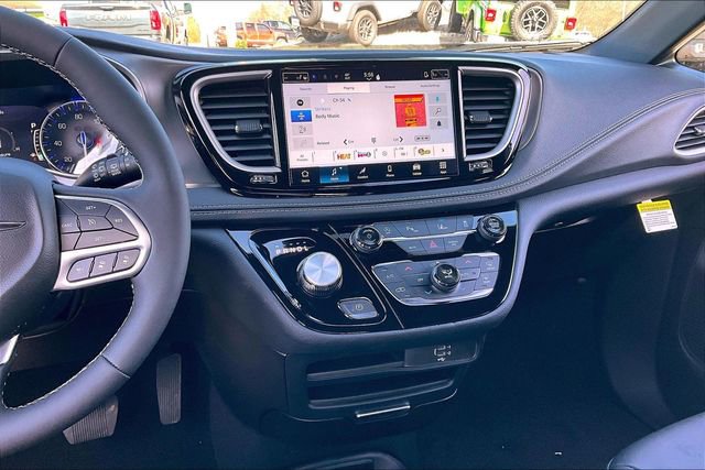 New 2026 Chrysler Pacifica Select image 8