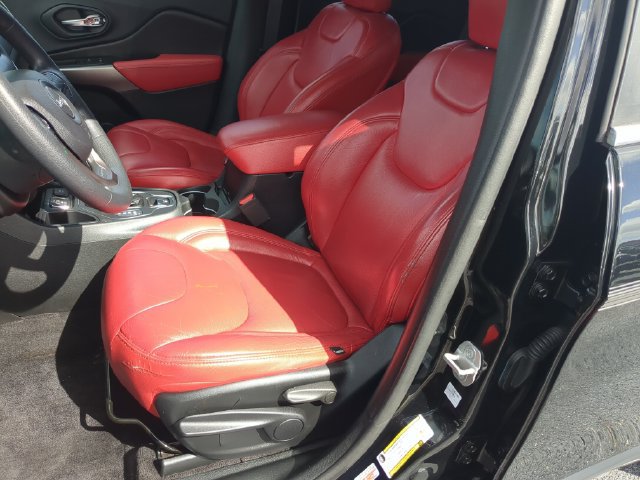 Used 2019 Jeep Cherokee Latitude w/ Popular Appearance Group FWD image 21
