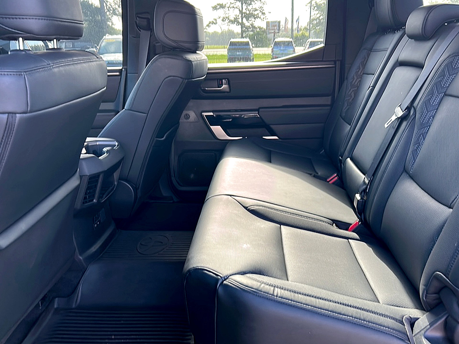 Used 2025 Toyota Tundra Limited AWD/4WD image 8