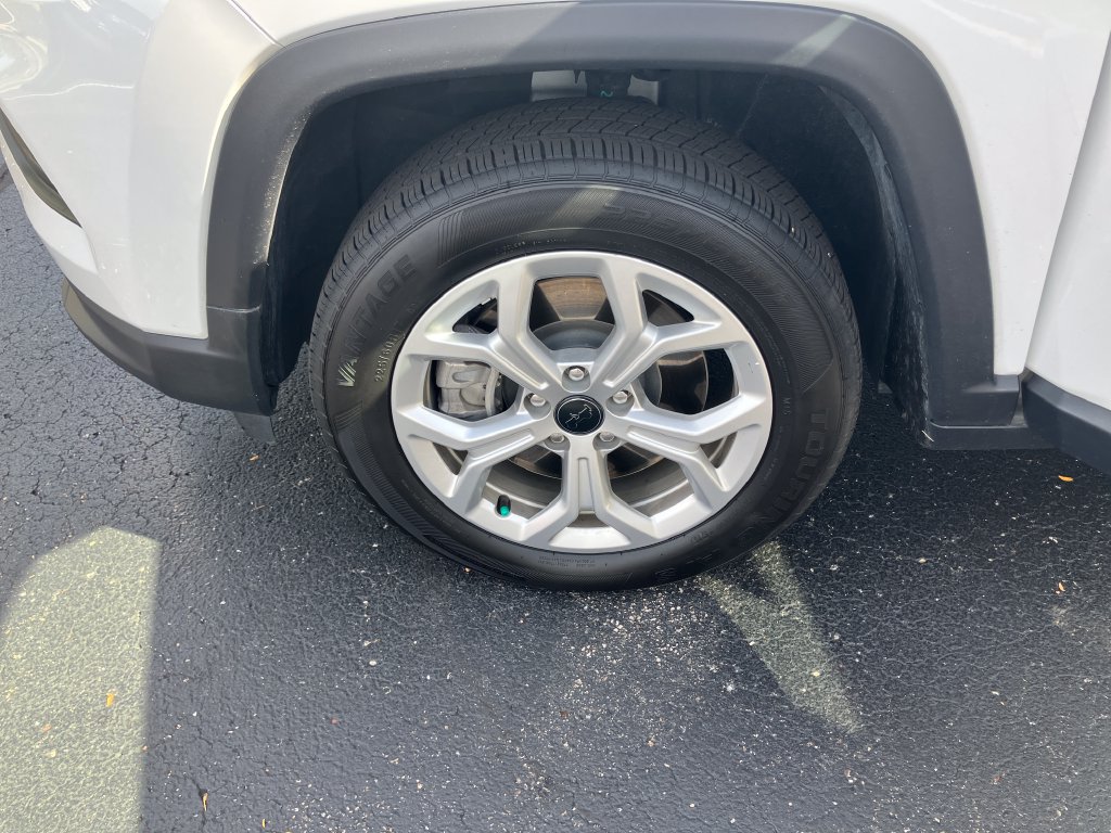 Used 2025 Jeep Compass Latitude AWD/4WD image 28