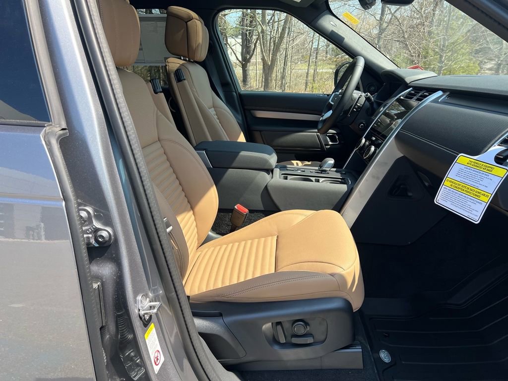 New 2026 Land Rover Discovery Dynamic SE image 29