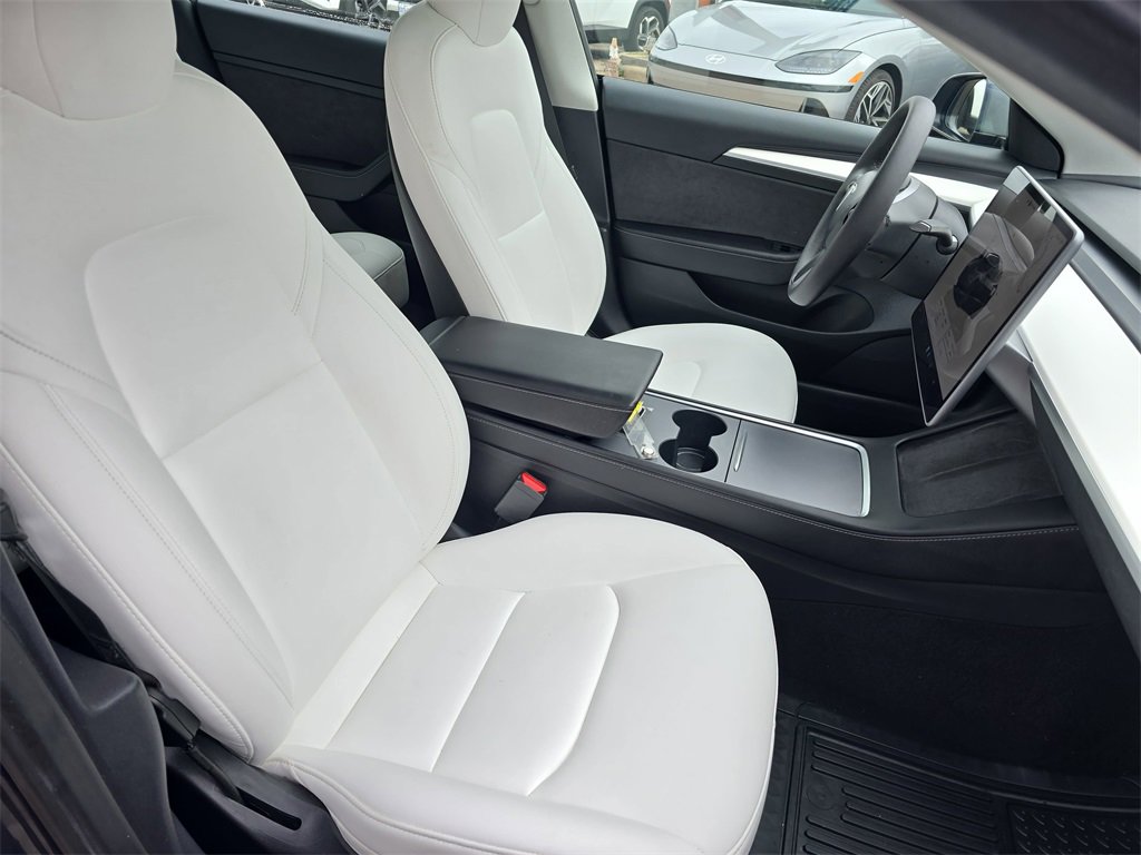 Used 2023 Tesla Model 3 Standard Range image 10