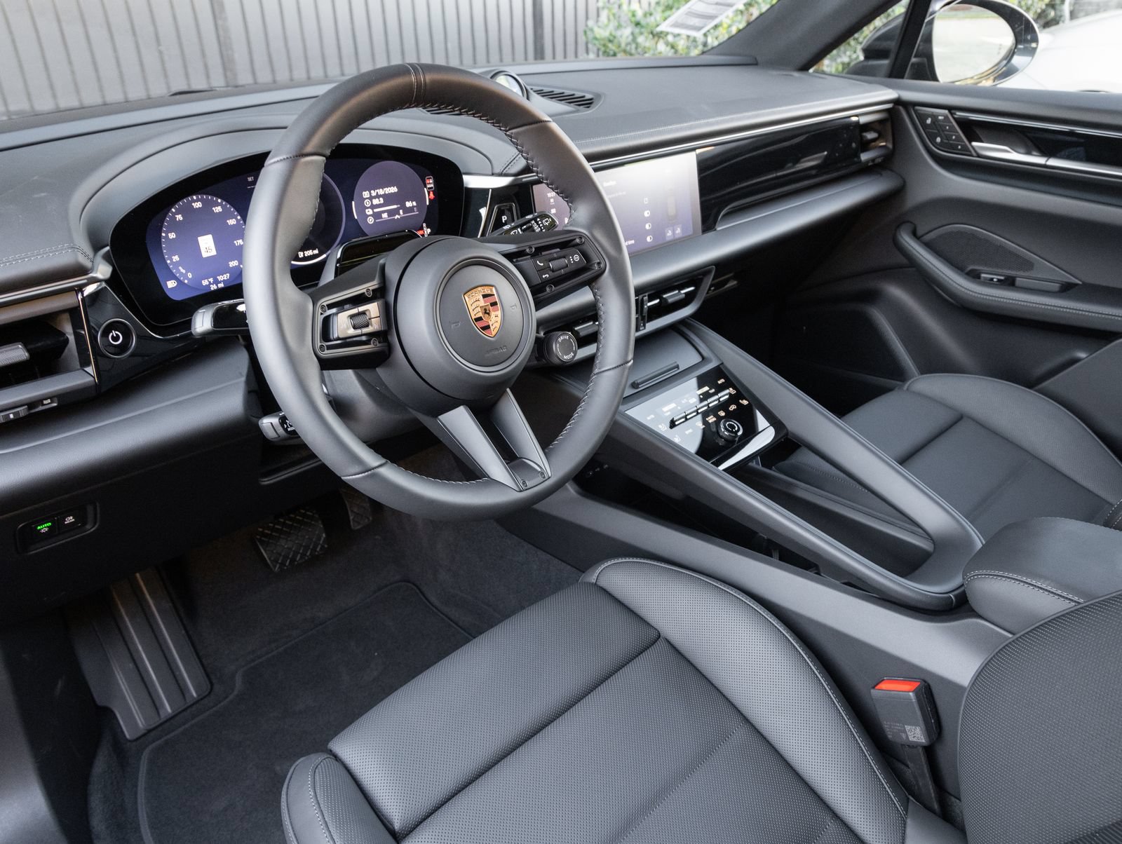 Certified 2026 Porsche Macan 4 Electric AWD/4WD image 4