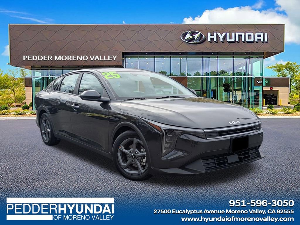 Used 2025 Kia K4 LXS image 1