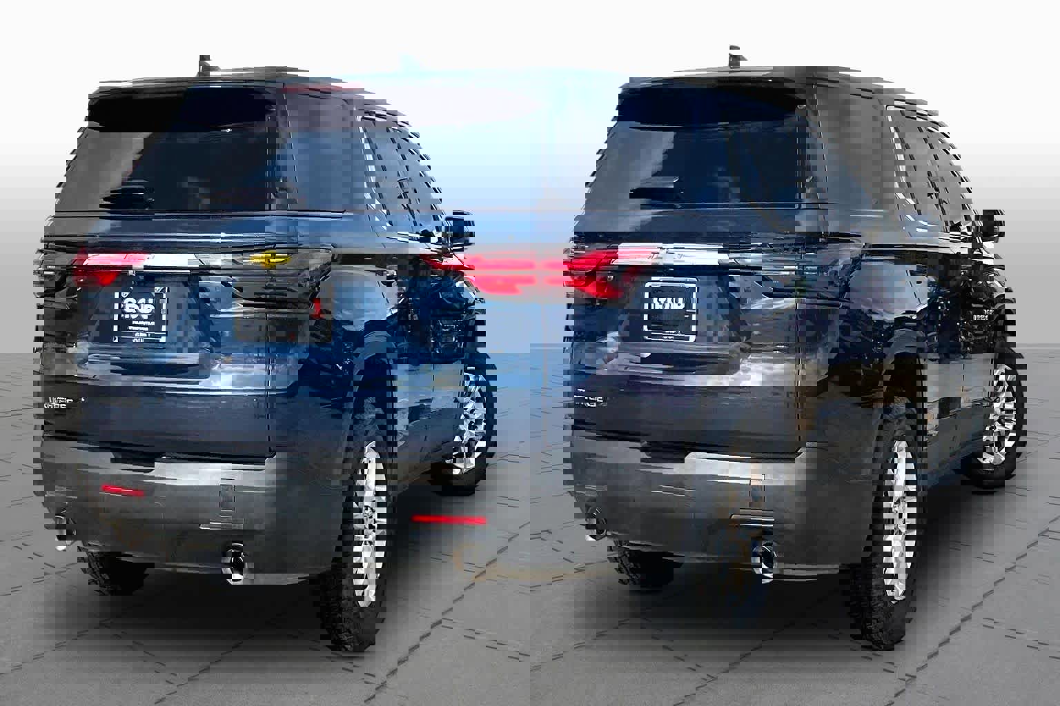 Used 2022 Chevrolet Traverse LS FWD image 13