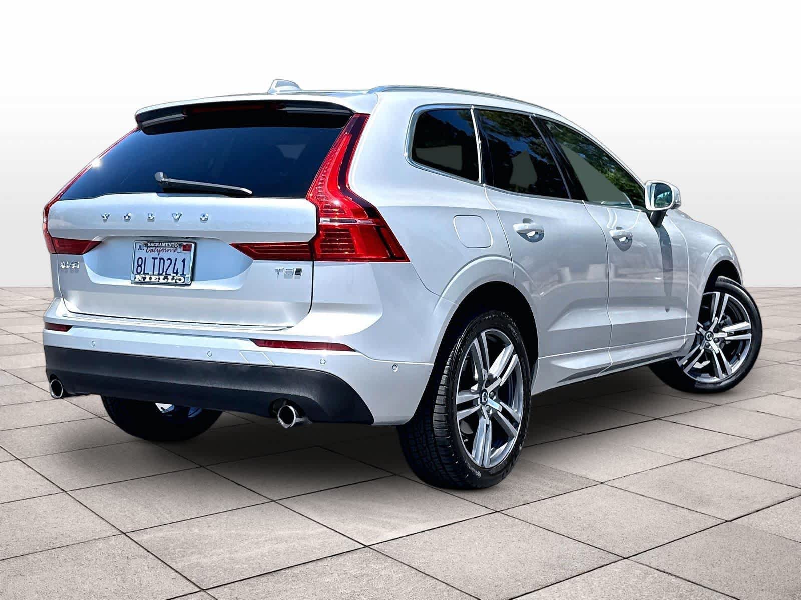 Used 2019 Volvo XC60 T5 Momentum w/ Advanced Package AWD/4WD image 16