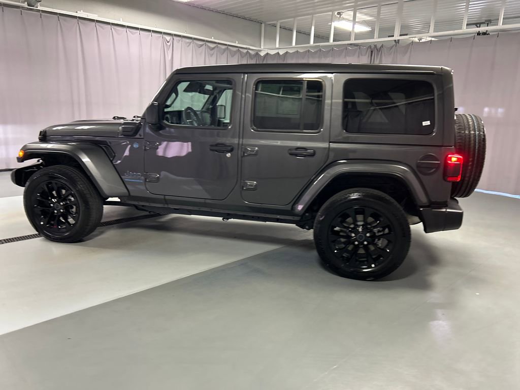 Used 2025 Jeep Wrangler Unlimited Sahara w/ Safety Group AWD/4WD image 4