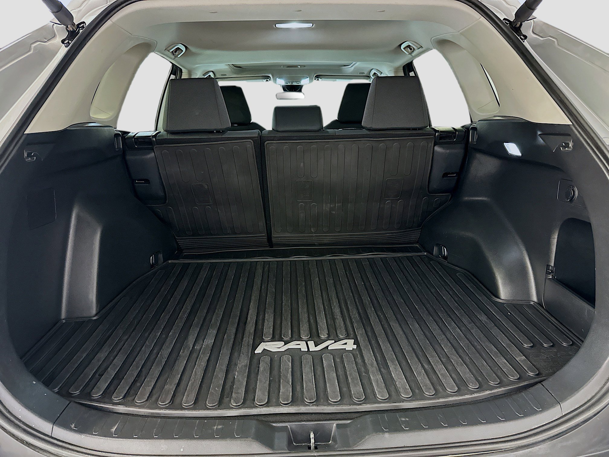 Used 2024 Toyota RAV4 XLE image 31