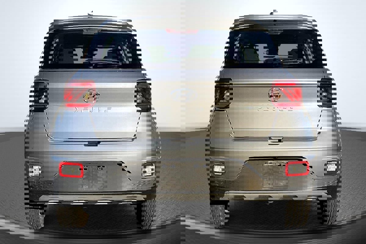 Used 2024 Hyundai Venue SE image 4
