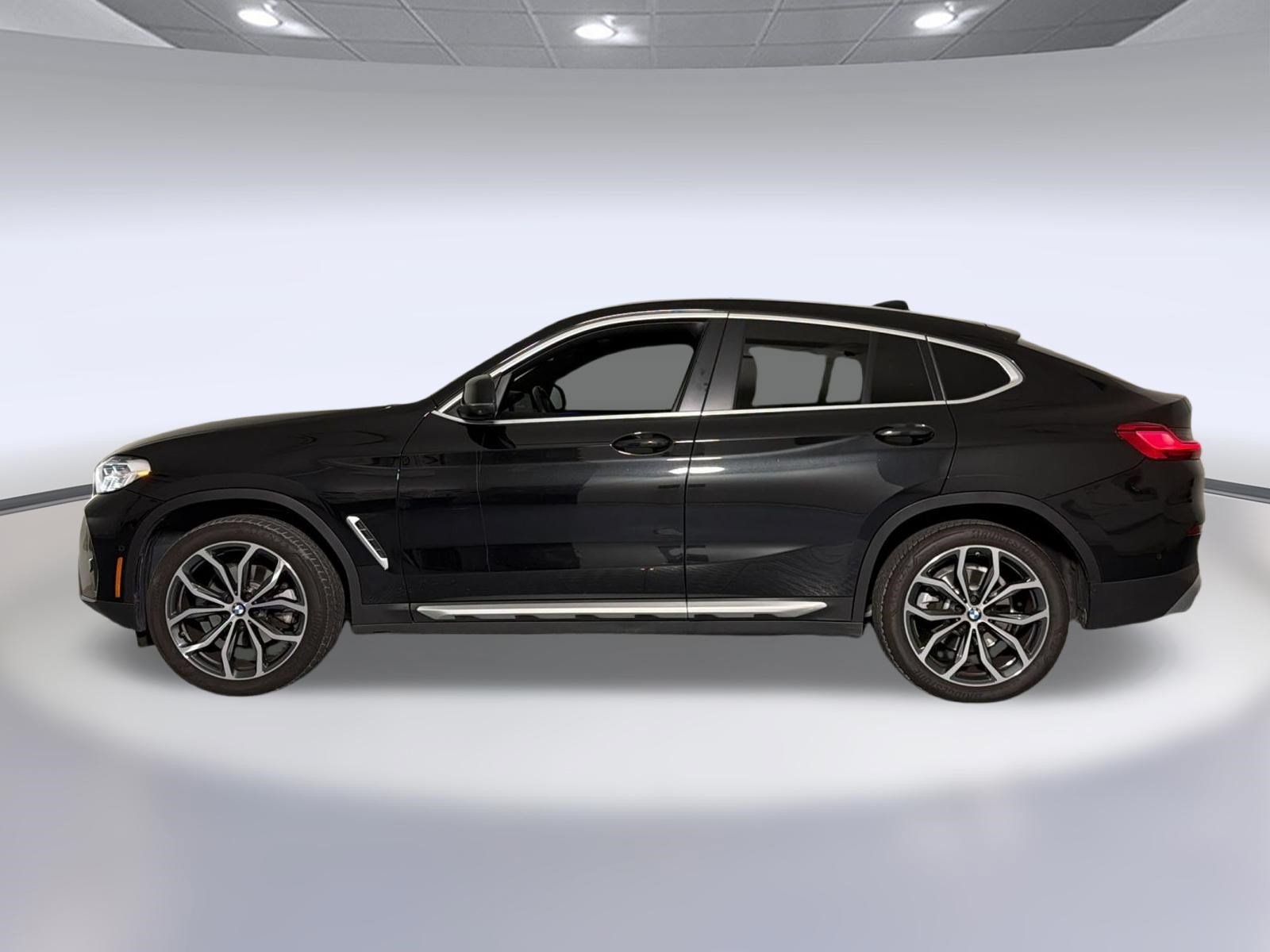 Used 2024 BMW X4 xDrive30i w/ Parking Assistance Package AWD/4WD image 2