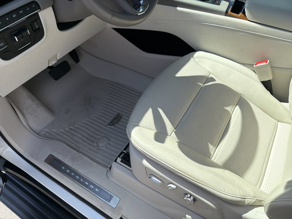 Used 2024 Cadillac Escalade ESV Sport Platinum w/ LPO, Floor Liner Package AWD/4WD image 24