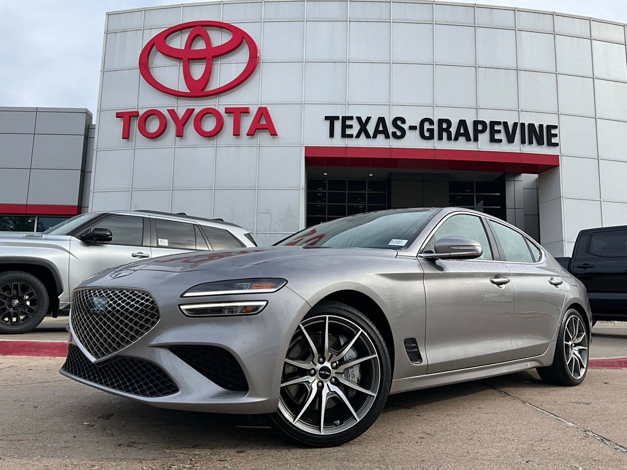 Used 2025 Genesis G70 2.5T image 2