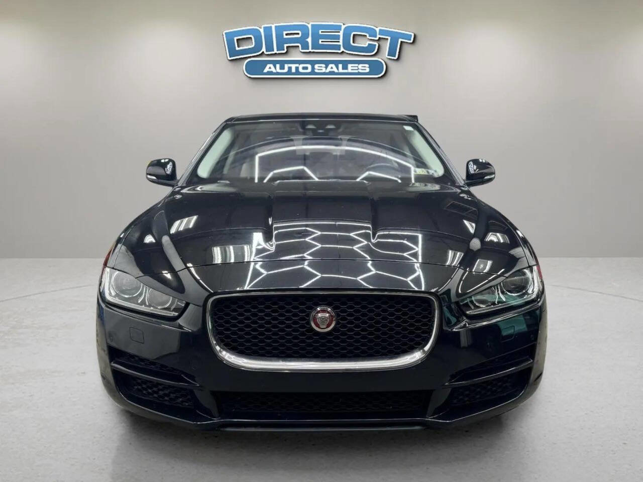 Used 2018 Jaguar XE Premium AWD/4WD image 2