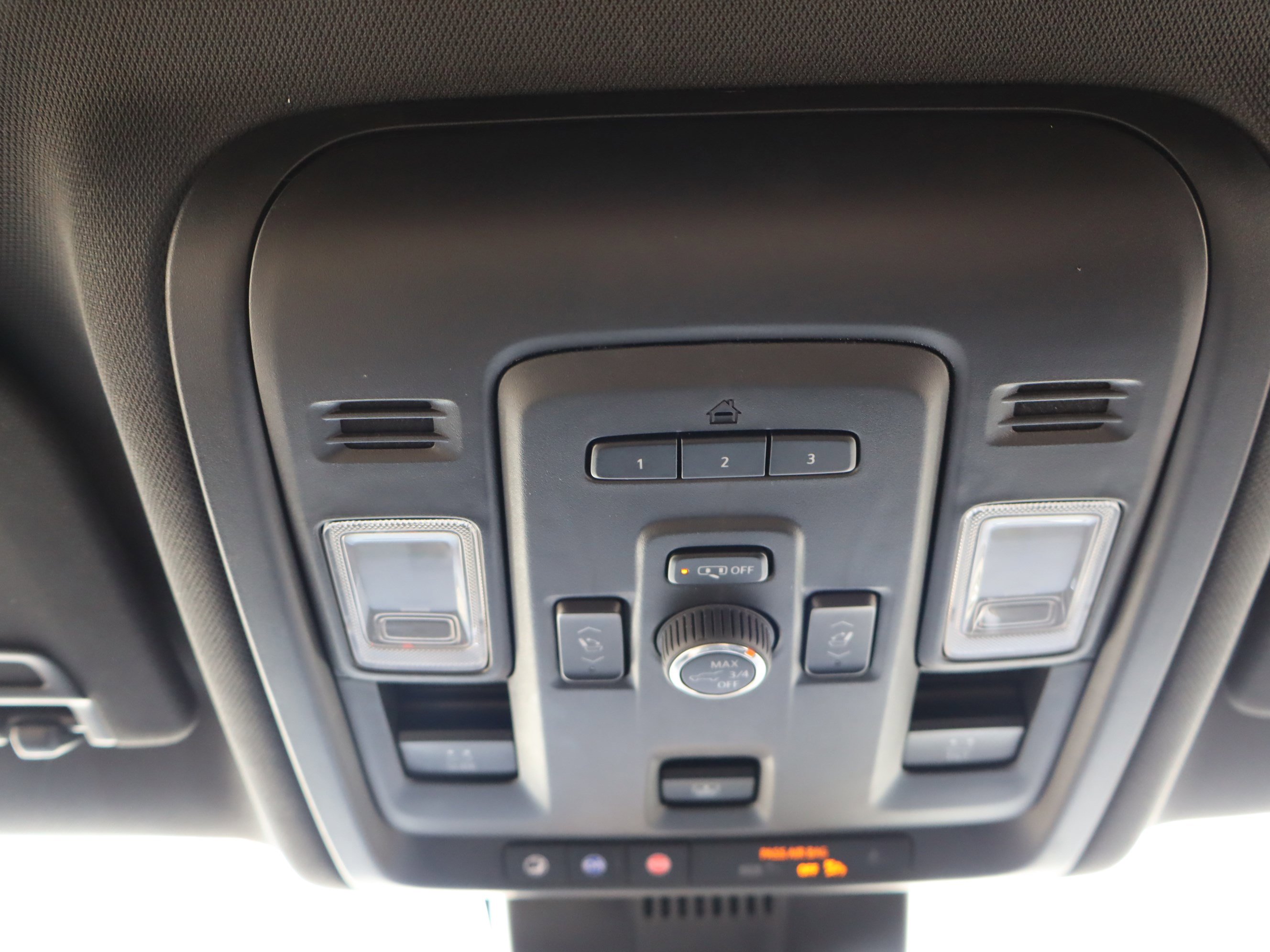 Used 2024 Chevrolet Suburban Z71 w/ Luxury Package image 32