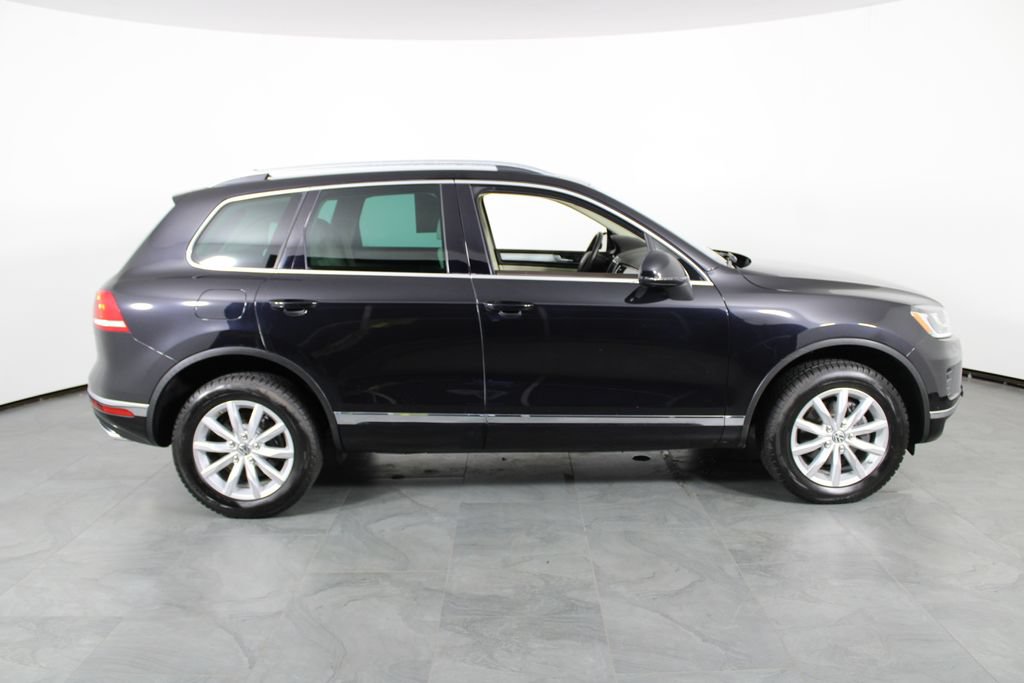 Used 2017 Volkswagen Touareg Sport AWD/4WD image 11