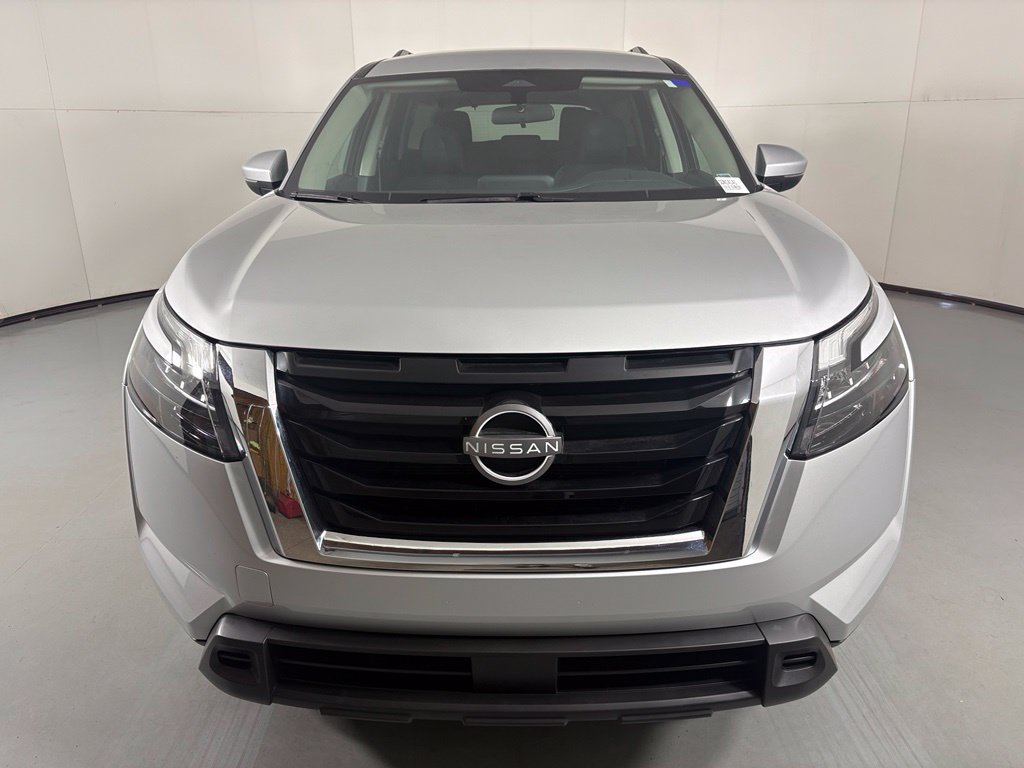Used 2024 Nissan Pathfinder SV FWD image 3