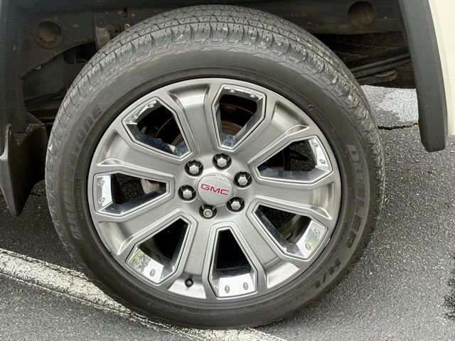 Used 2015 GMC Sierra 1500 Denali w/ Driver Alert Package AWD/4WD image 31