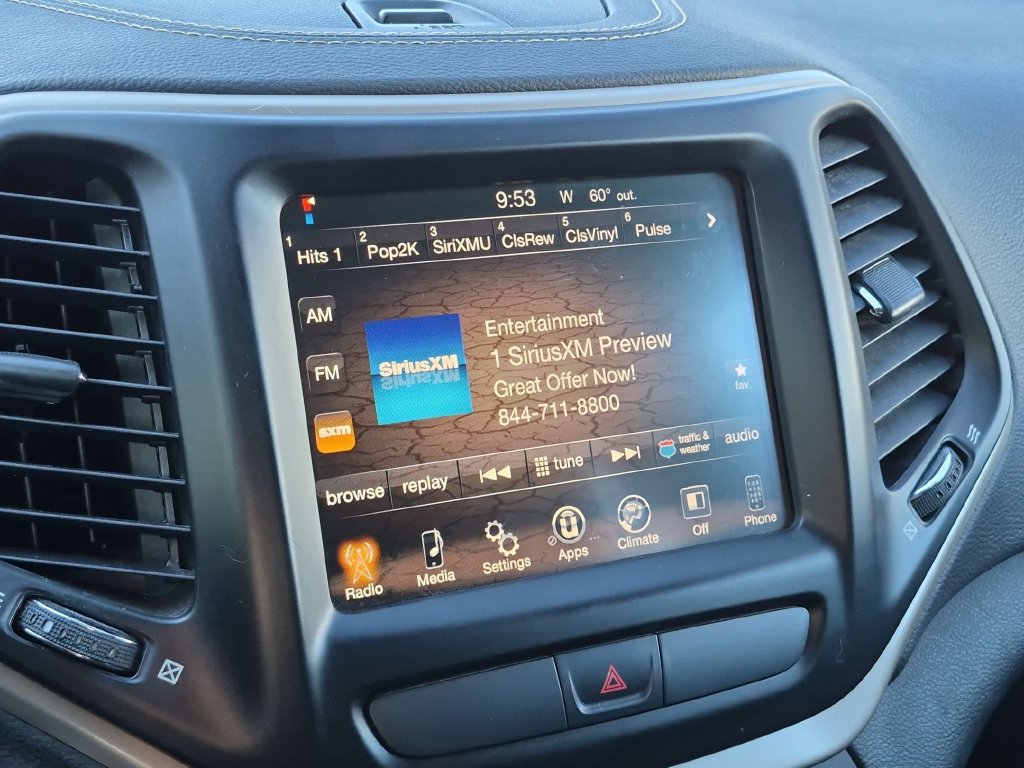 Used 2016 Jeep Cherokee Latitude FWD image 22