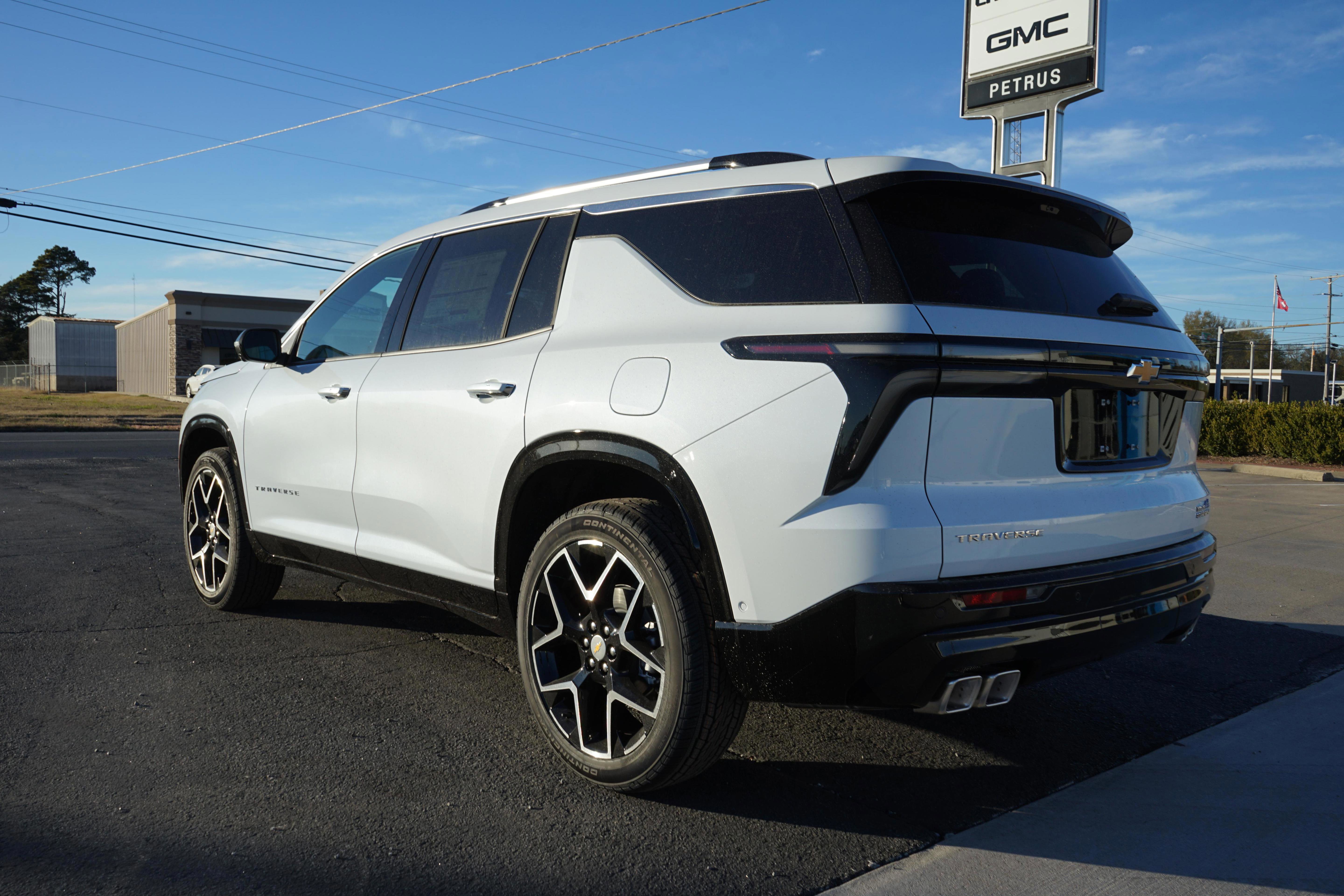 New 2026 Chevrolet Traverse High Country image 3