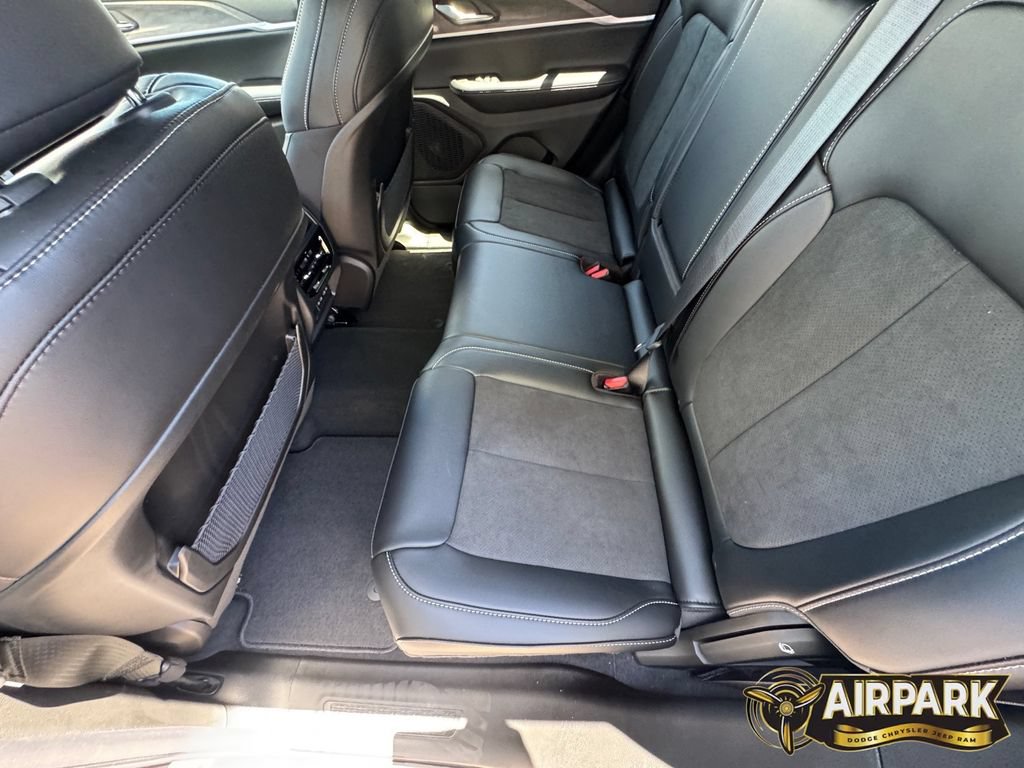 New 2026 Jeep Grand Cherokee Altitude RWD image 16