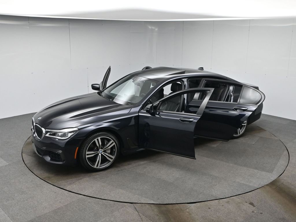 Used 2019 BMW 750i image 60