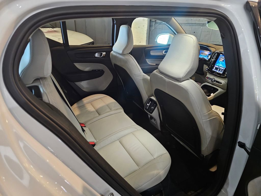 Certified 2023 Volvo XC40 B5 Plus w/ Driver Assist Package image 9
