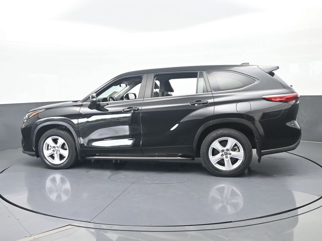 Used 2023 Toyota Highlander L image 3