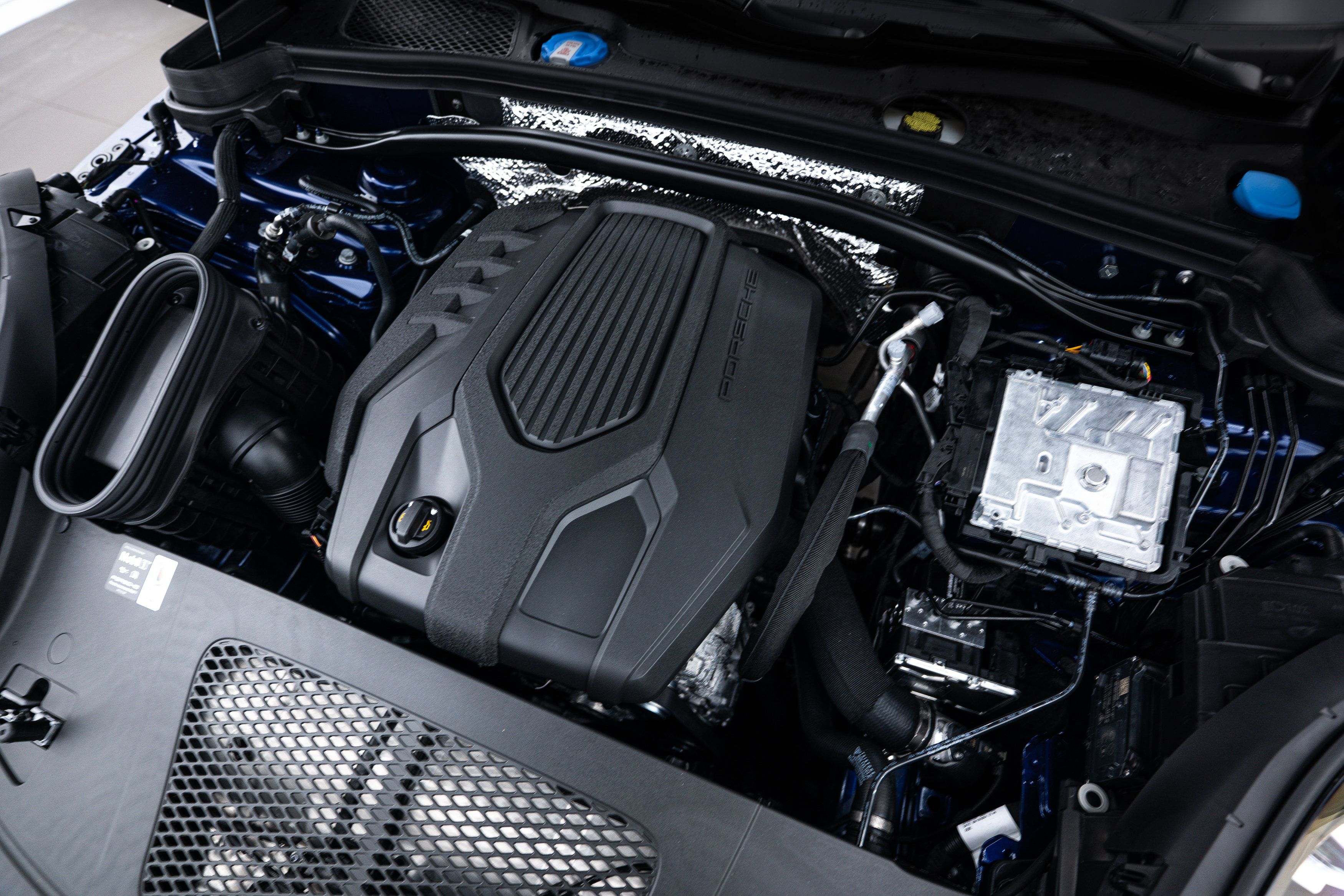 Certified 2025 Porsche Macan image 23