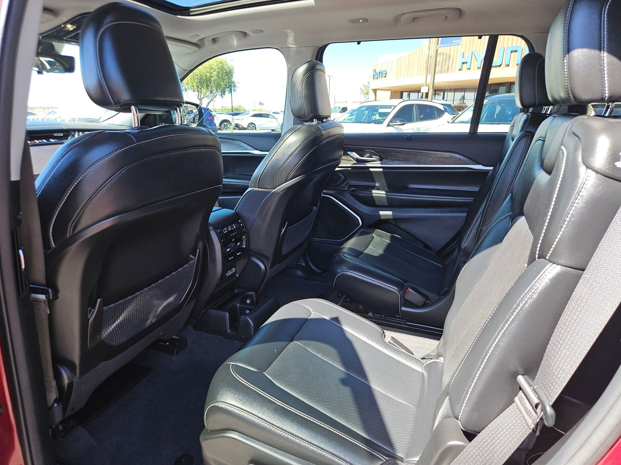 Used 2022 Jeep Grand Cherokee L Limited w/ Luxury Tech Group II image 22