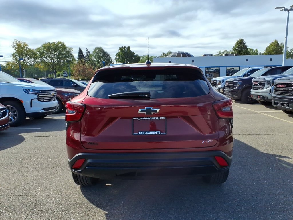 Used 2024 Chevrolet Trax RS FWD image 3