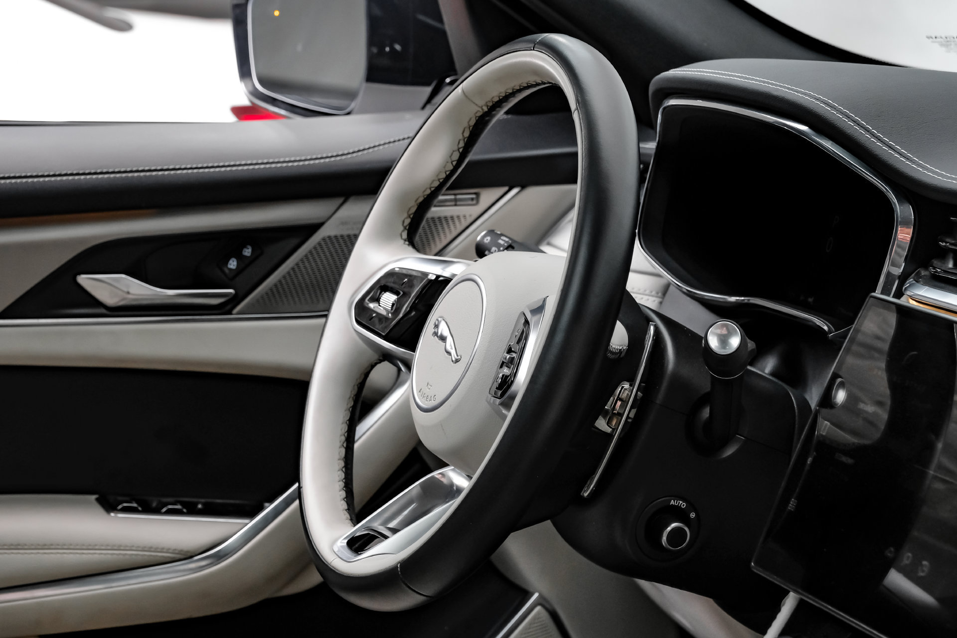 Used 2024 Jaguar F-PACE R-Dynamic S AWD/4WD image 19